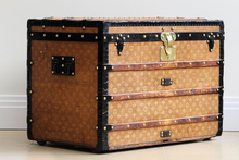 Load image into Gallery viewer, Louis Vuitton trunk