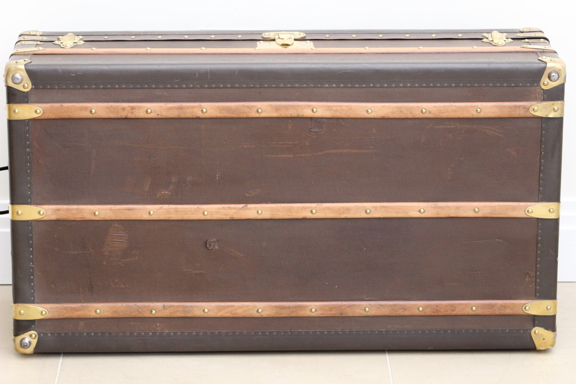 Rare 1870s Louis Vuitton Rayee Hatbox Trunk – ILWT - In Luxury We Trust