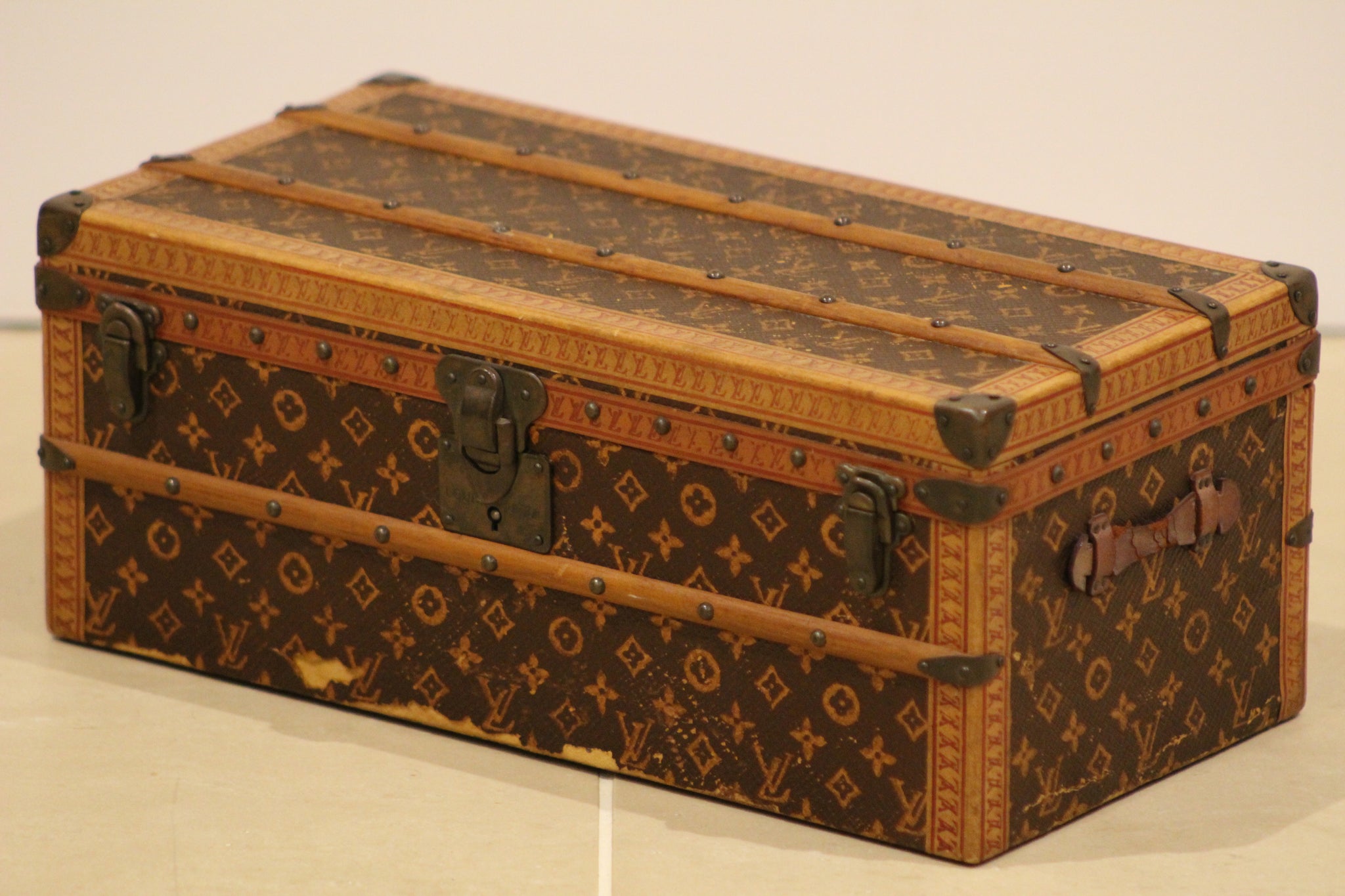 ANTIQUE LOUIS VUITTON MALLE FLEURS-FLOWER TRUNK