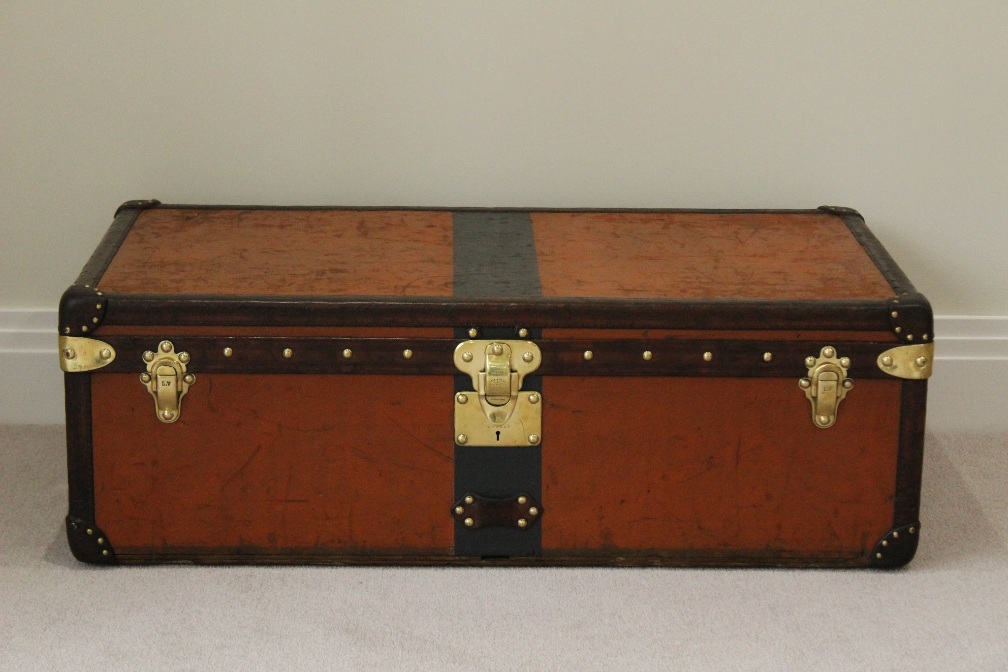 Rare 1870s Louis Vuitton Rayee Hatbox Trunk – ILWT - In Luxury We Trust