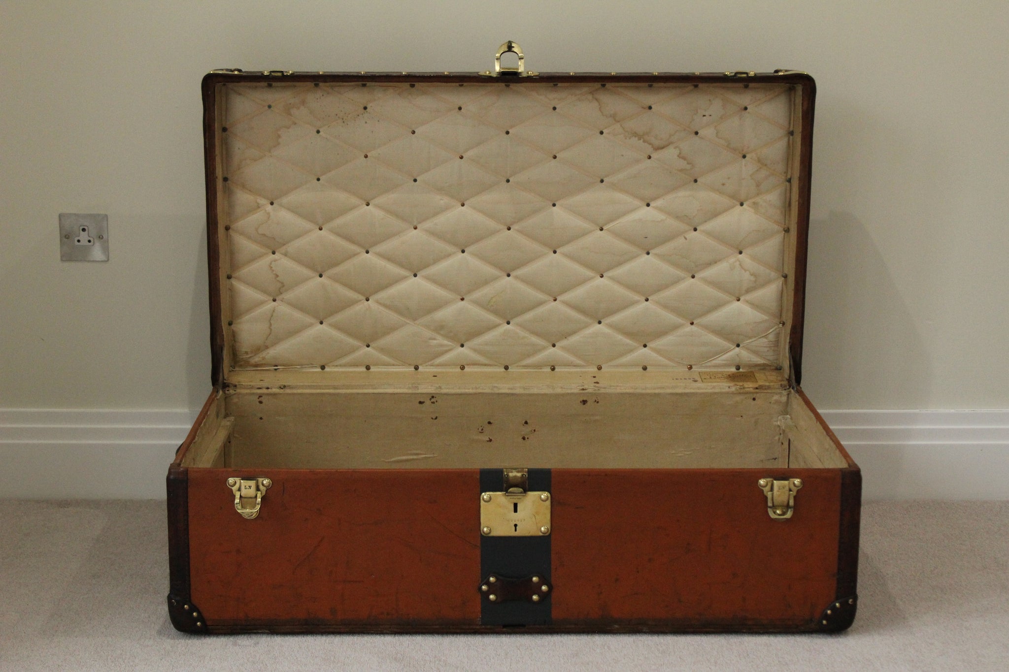1930s Anique Louis Vuitton Miniature Trunk – ILWT - In Luxury We Trust