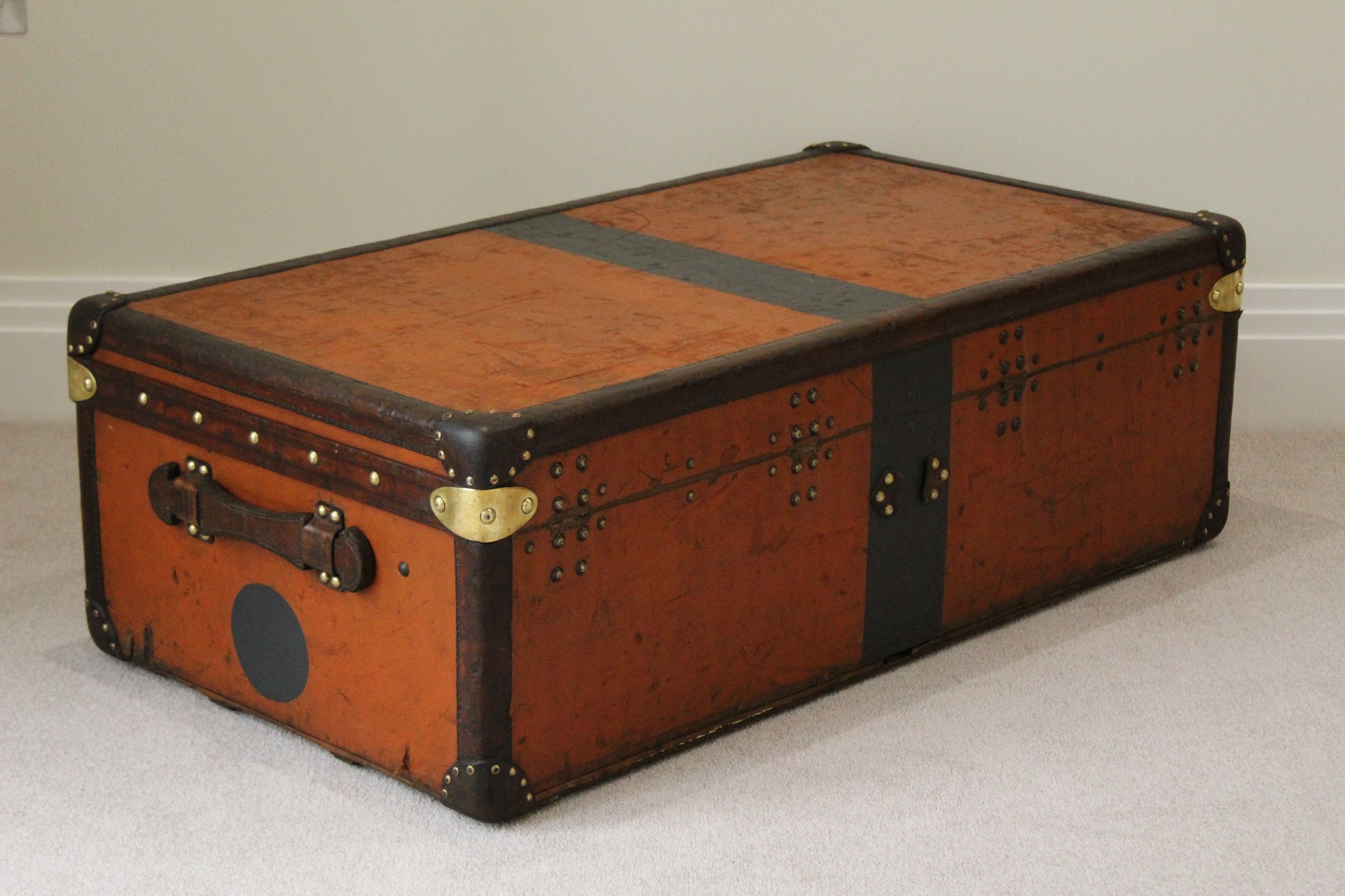 Rare 1870s Louis Vuitton Rayee Hatbox Trunk – ILWT - In Luxury We Trust